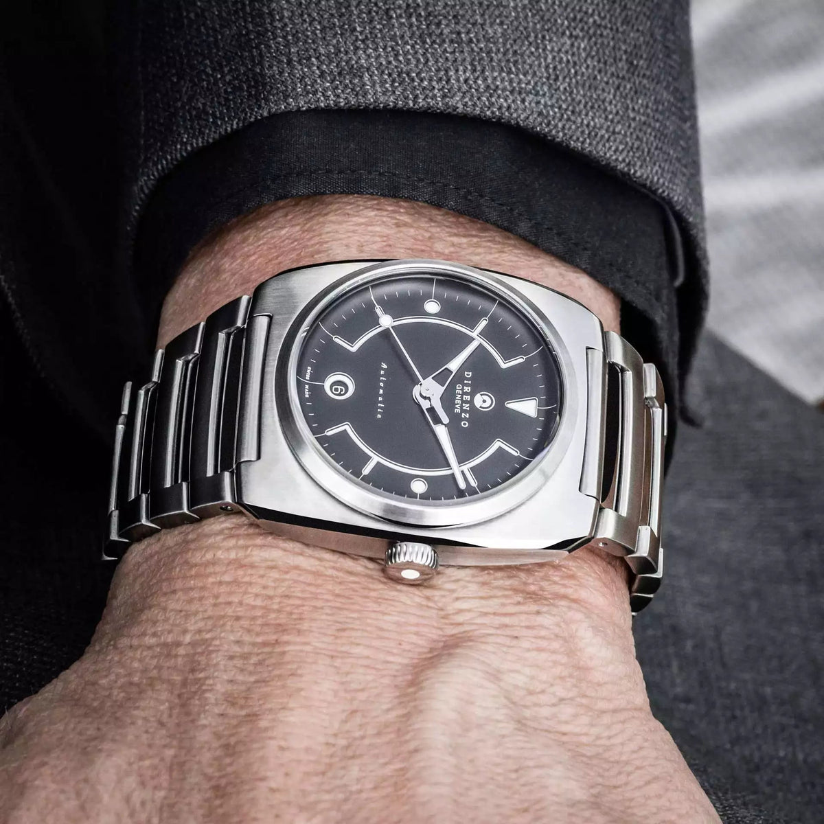 DIRENZO DZR 02 RETRO DRESS BLACK BRACELET 39MM WITH DATE UAE