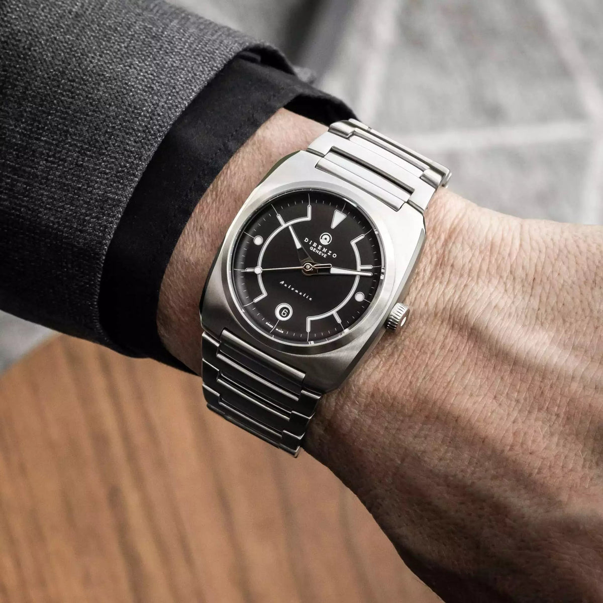 DIRENZO DZR 02 RETRO DRESS BLACK BRACELET 39MM WITH DATE - WATCHH
