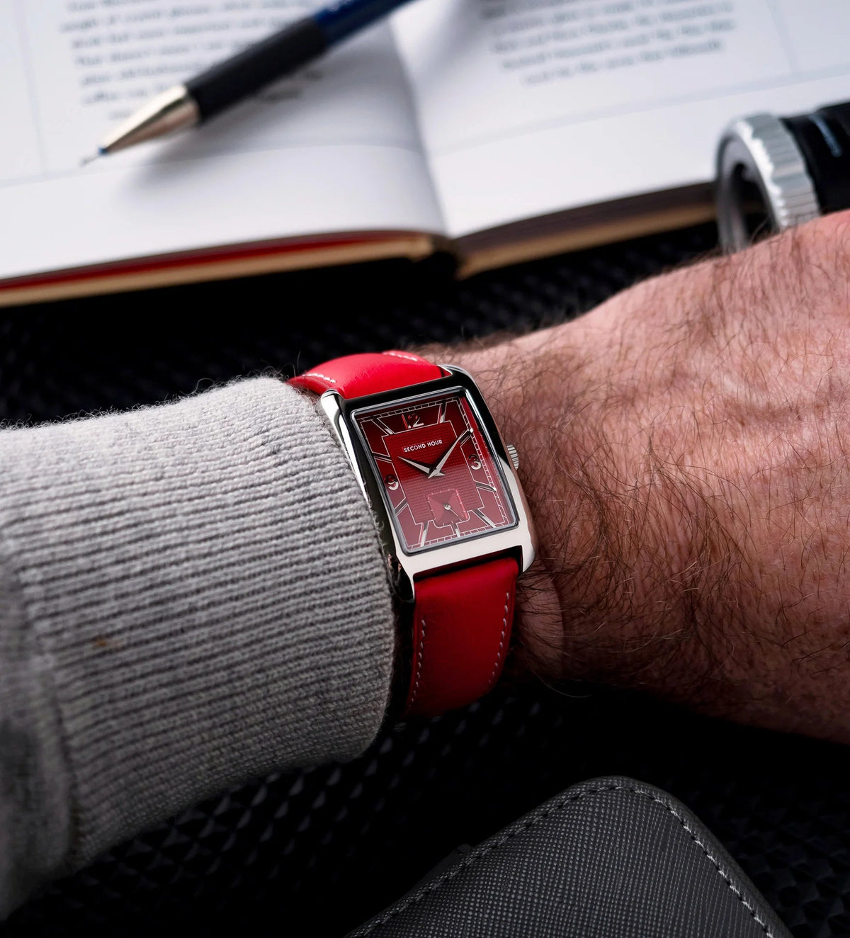 SECOND HOUR MEMOIR GENTLEMAN'S DRESS RED - WATCHH